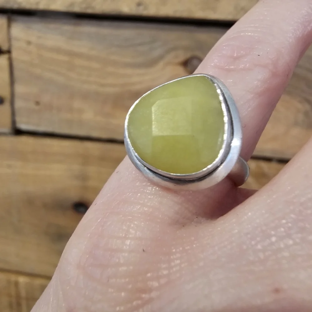 Vintage sterling silver and matte yellow serpentine ring size 5.5